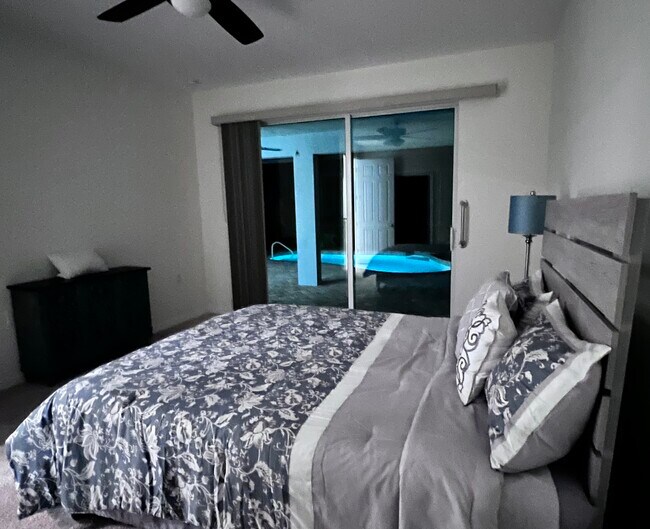 Building Photo - 10730 Cetrella Dr