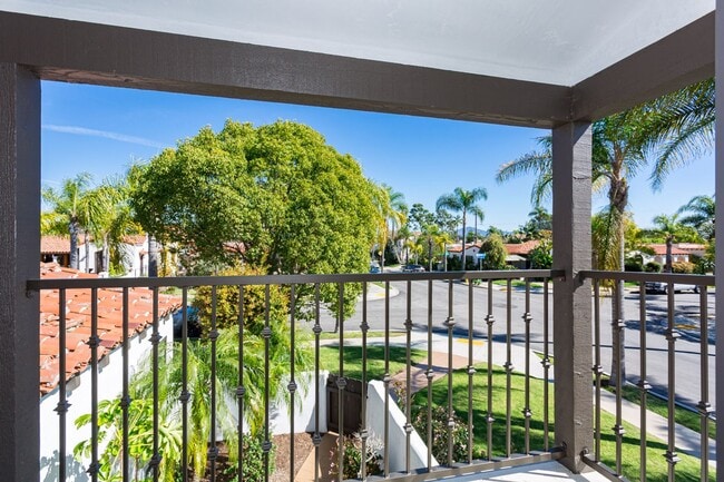 Building Photo - Restored 1928 Spanish in the Heart of Kensington