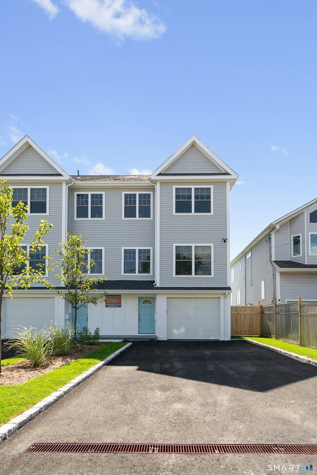 Building Photo - 930 Reef Rd