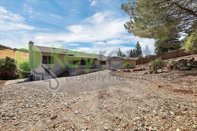 Building Photo - 3556 Mesa Verdes Dr