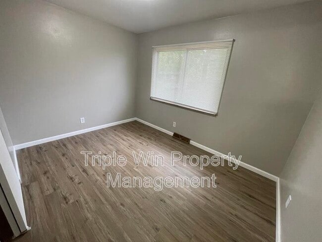 Building Photo - 2022 Northaire Ln