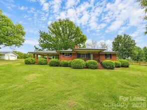 Building Photo - 2590 Otis Dellinger Rd