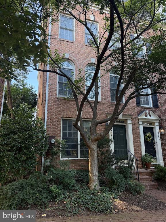 Building Photo - 1303 Cameron Hill Ct