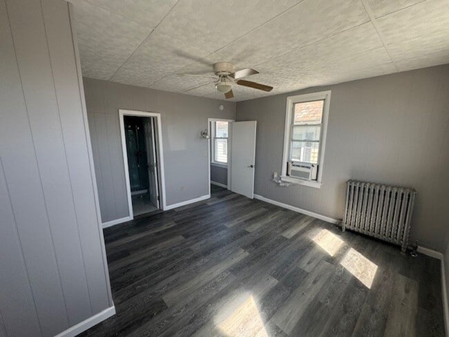Building Photo - 3 bedroom 2 bathroom