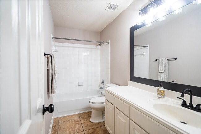 Building Photo - 15419 Hazel Thicket Tr