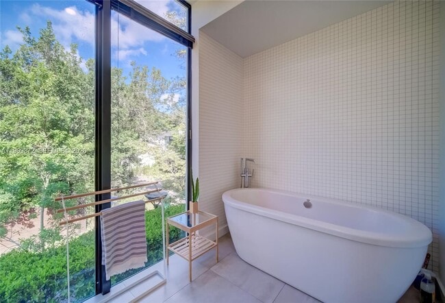 Building Photo - 8660 Arboretum Ln