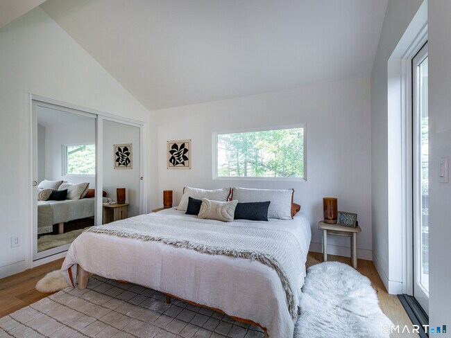 Building Photo - 110 Sharon Rd