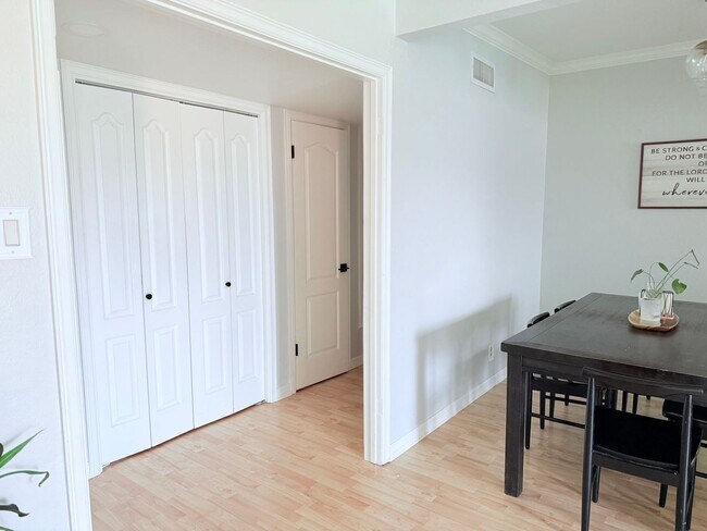 Building Photo - Northeast El Paso 3Bed/2Bath Refrig A/C