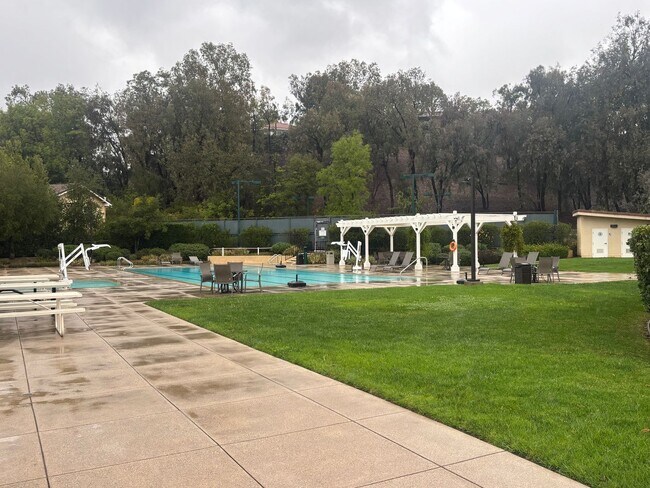 Building Photo - Stunning Single-Story 3-Bedroom Home with 3-Car Garage and Community Pool in Thousand Oaks!