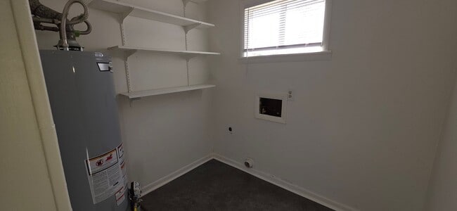 Building Photo - 2 Bedroom house with garage, $950!!
