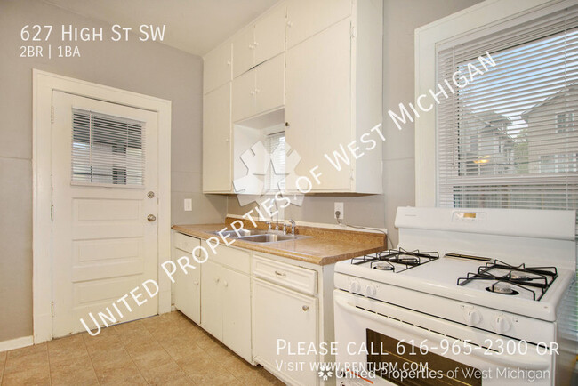 Building Photo - Available Now |2 Bed 1 Bath Lower Level Ap...