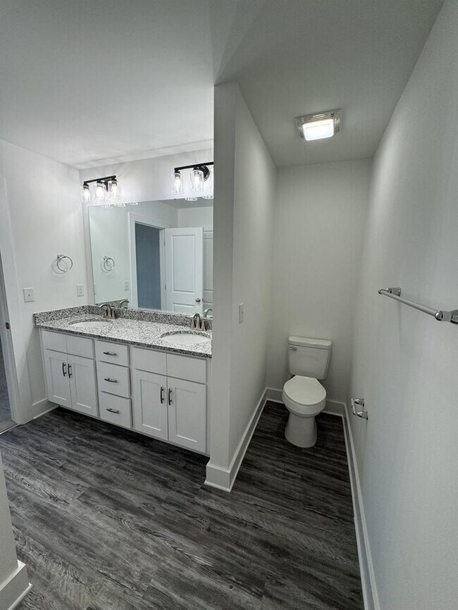 Building Photo - 2128 Middlebridge Ct