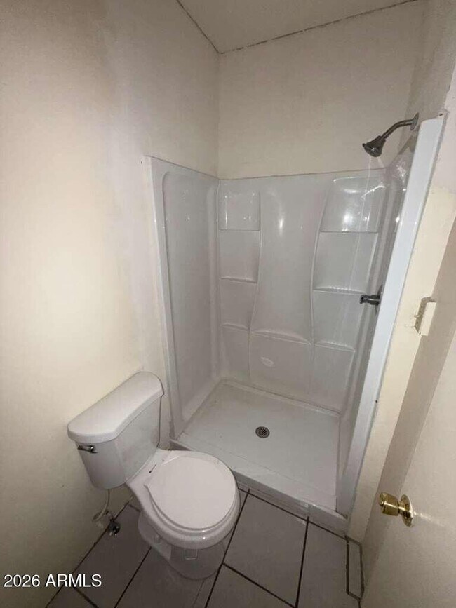 Building Photo - 830 E 9th St