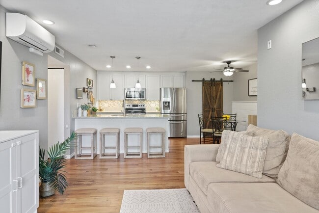 Building Photo - beautifully upgraded 2-bedroom, 1-bath condo in the highly desirable Bench Mark Villas Community