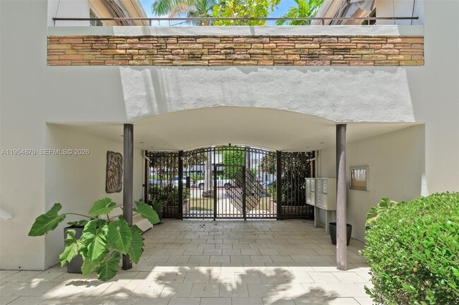 Building Photo - 1601 Lenox Ave.