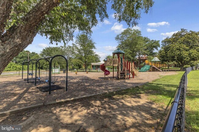 Building Photo - 1225 Martha Custis Dr
