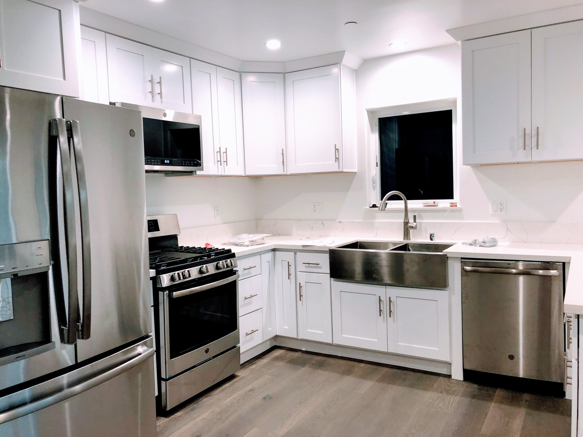 New appliances - 2154 Fargo St