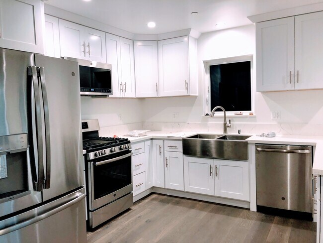 New appliances - 2154 Fargo St