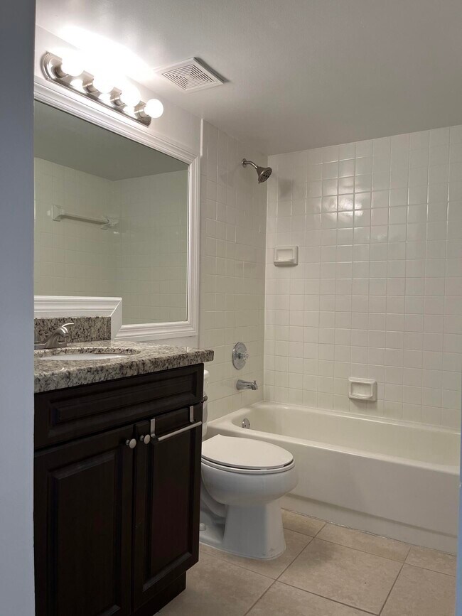 Building Photo - 18106 Glenmoor Dr