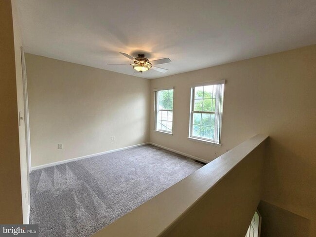 Building Photo - 128 Hickory Ln