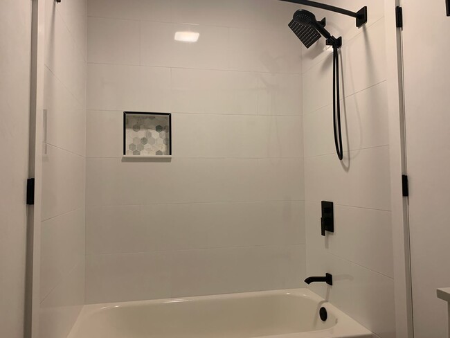 Building Photo - 3 Bedroom 2 Bath Home in Colington Availab...