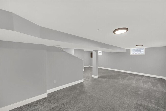 Building Photo - 10523 Howard Ave