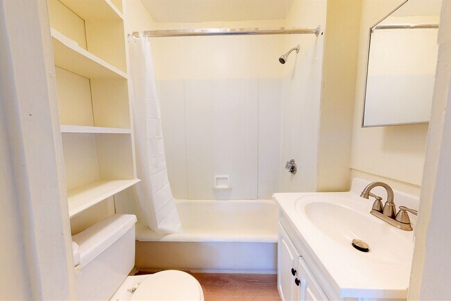 Building Photo - 34 Crescent 6 Crescent