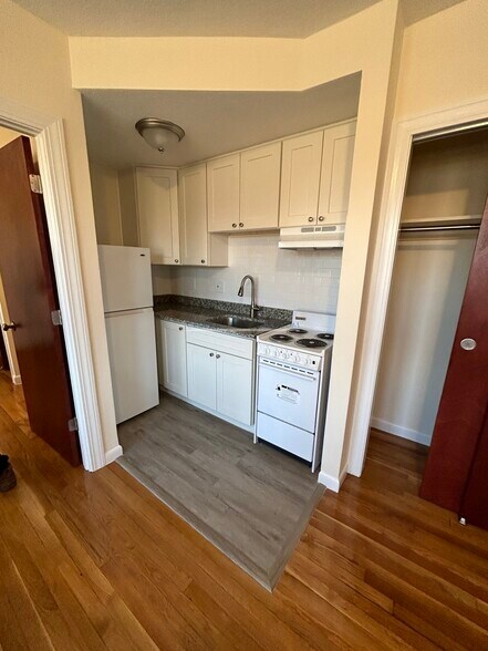 Building Photo - 168 N Beacon St