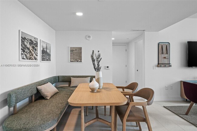 Building Photo - 159 NE 6th St