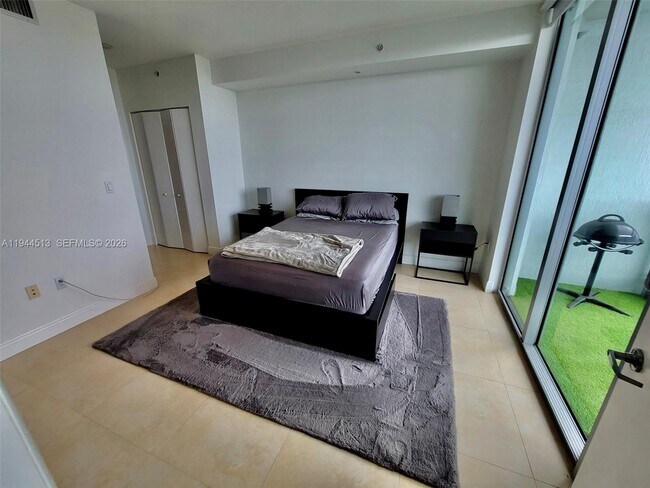 Building Photo - 92 SW 3rd St