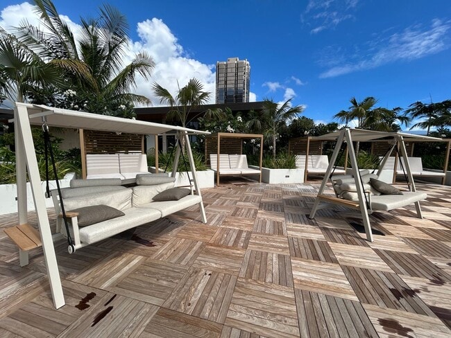 Building Photo - 2510