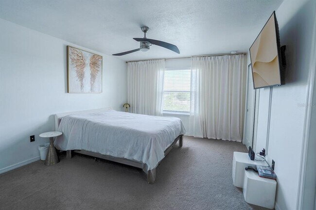 Building Photo - 9136 Hillcroft Dr