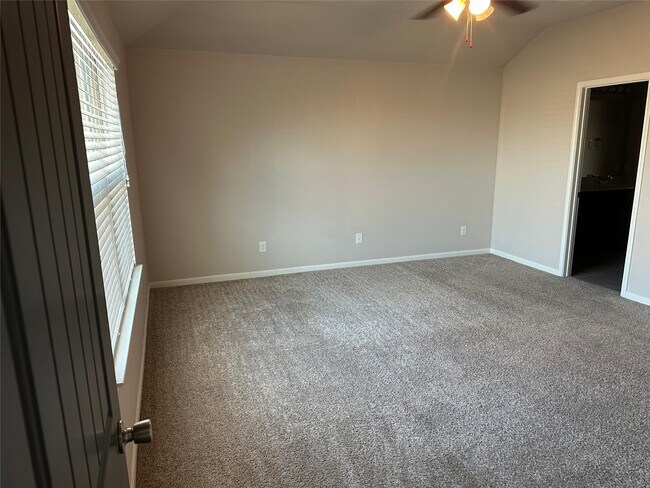 Building Photo - 2128 Del Mar Dr