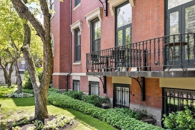 Building Photo - 130 Appleton St