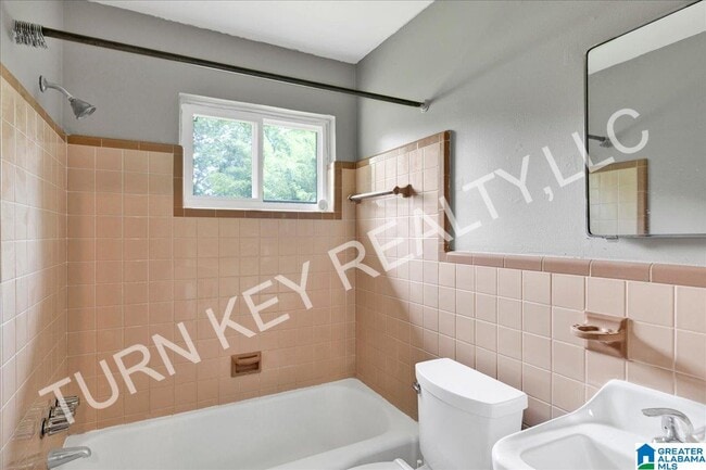 Building Photo - 521 Crumly Chapel Rd