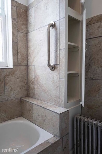 bathroom - 4120 N Wolcott Ave