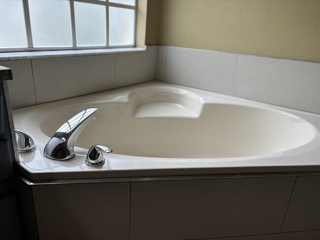 Building Photo - 2800 Baywood Ln