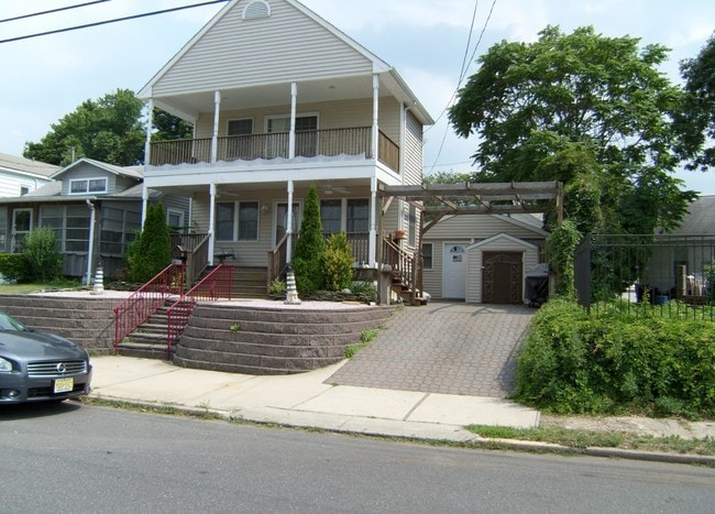 Primary Photo - 327 New Bedford Rd