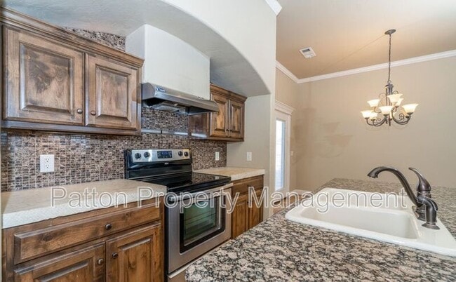 Building Photo - 7900 Shreveport Dr