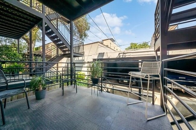 Building Photo - 2416 W Thomas St