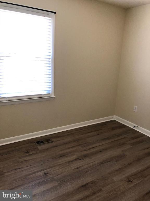 Building Photo - 104 Lark Ln