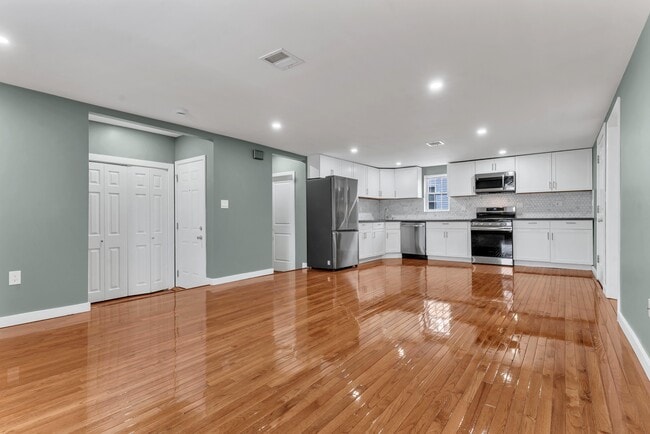 Building Photo - 11 Brett St