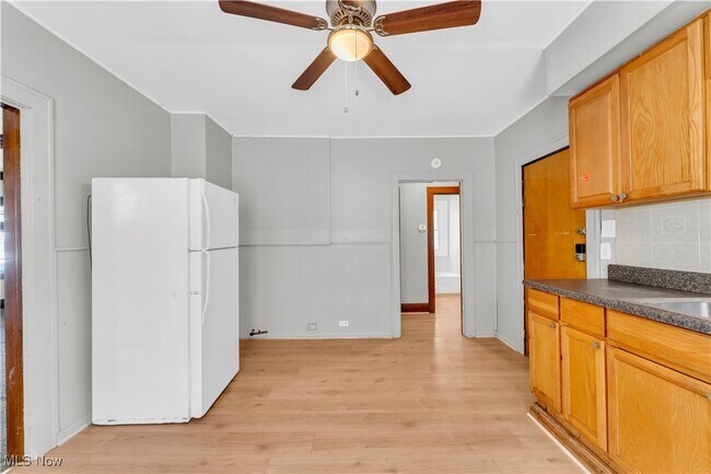 Building Photo - 9806 Sladden Ave