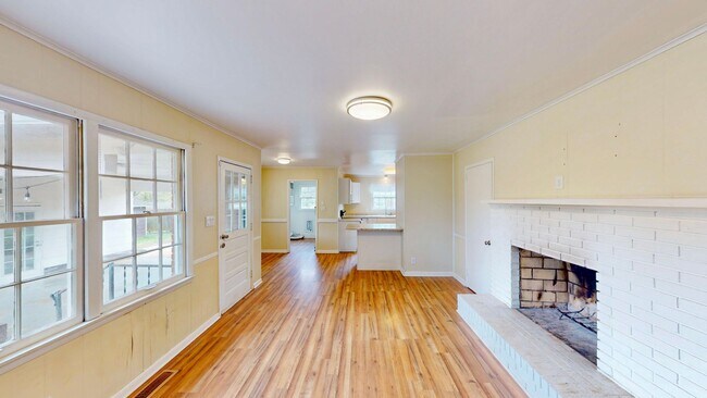 Building Photo - 6821 View Way Dr