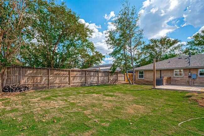 Building Photo - 2214 Nina Lee Ln
