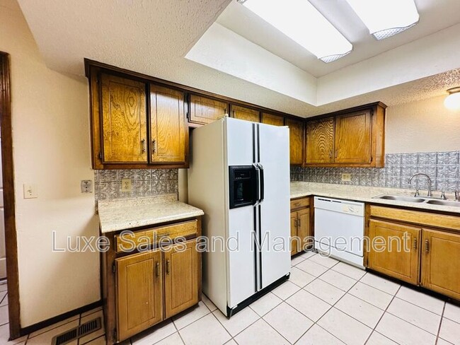 Building Photo - 7208 Kings Manor Ct