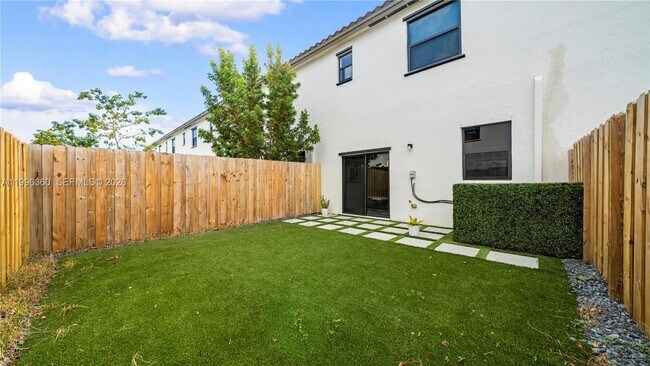 Building Photo - 11851 SW 246 Terrace