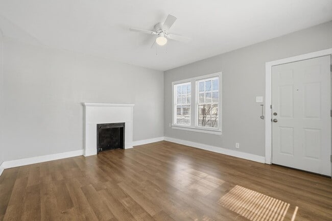 Building Photo - 702 Grape St