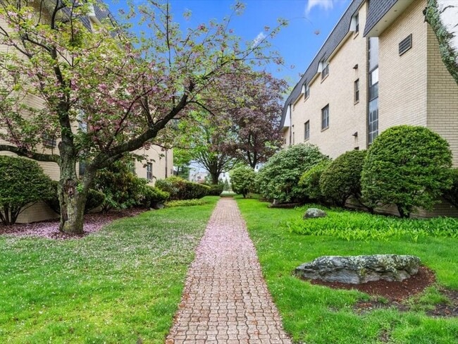 Building Photo - 48 Bigelow Ave