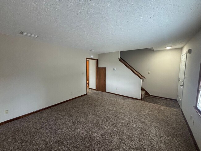 Building Photo - 102 Settlement Dr